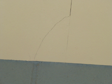 クラック現象も起きています。