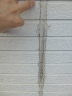 コーキング部分は変色が見られました。