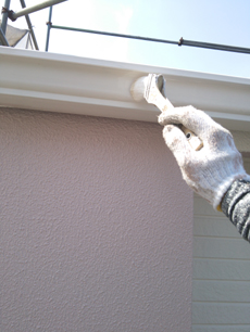 すまいる　　長崎市　　破風の塗装中です。